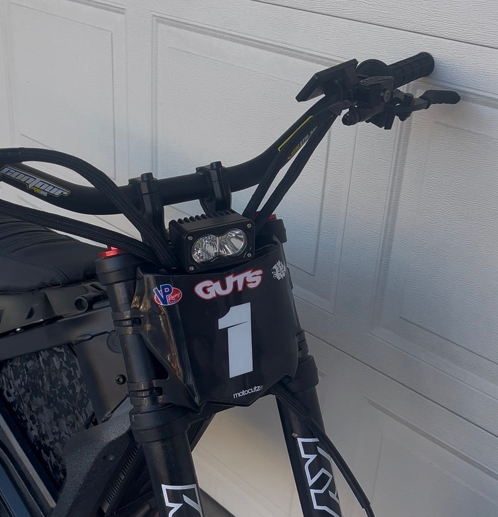 V2 battery powered baja light