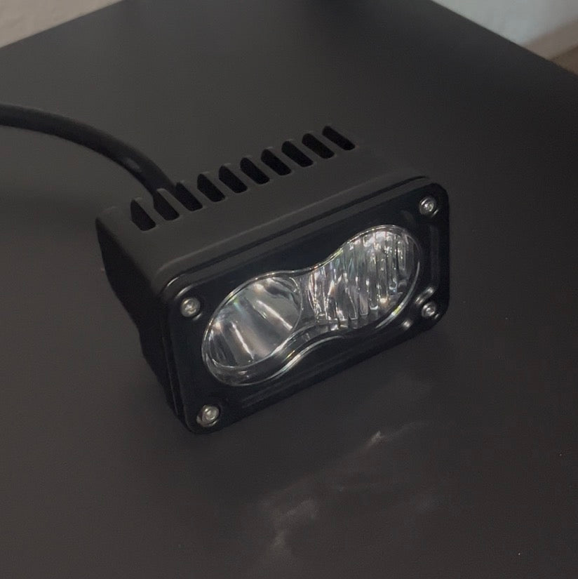 V2 battery powered baja light